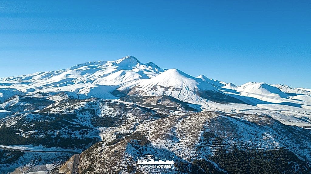Erciyes Kayak Merkezinde 2021-2022 kayak sezonu açıldı